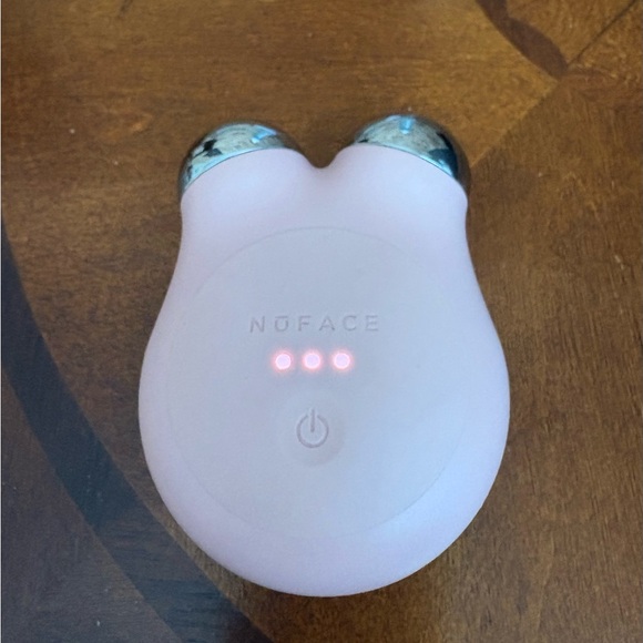 NuFACE Mini+ Microcurrent Facial Toning Device - Picture 3 of 4